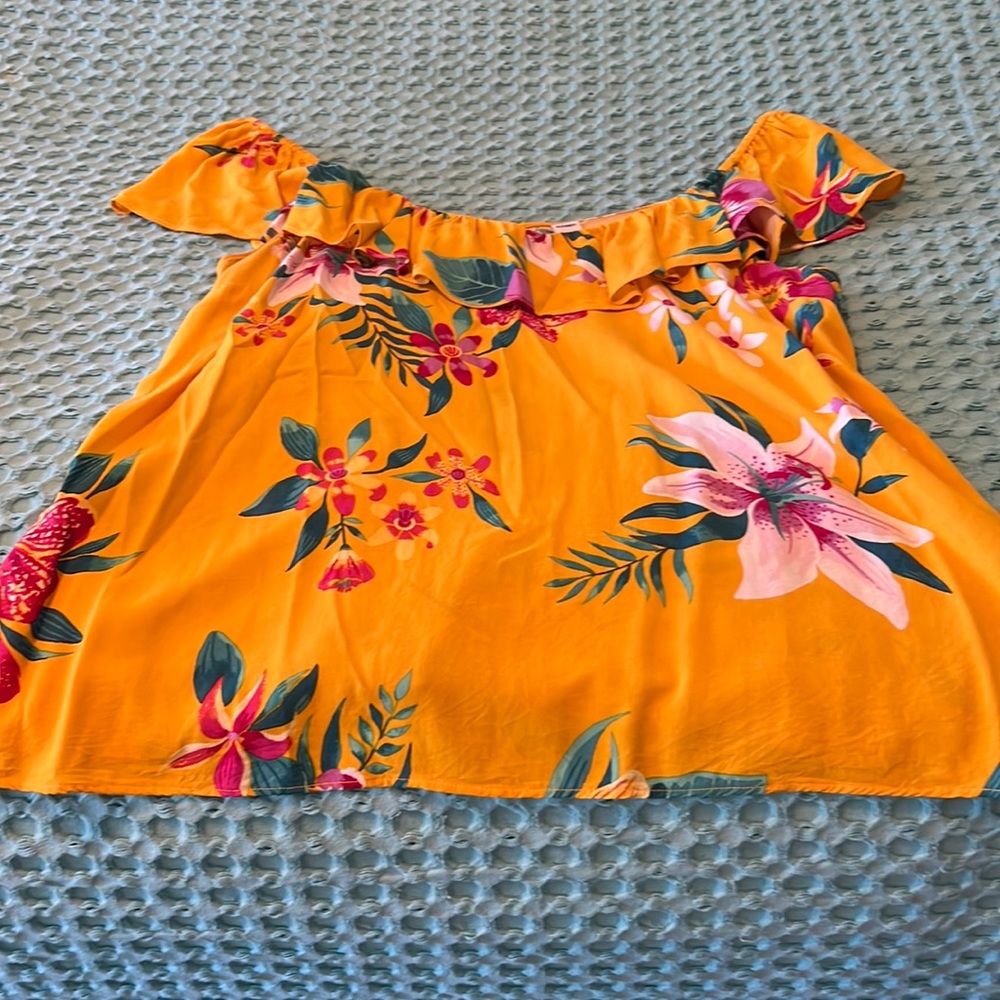 Old Navy multi floral M